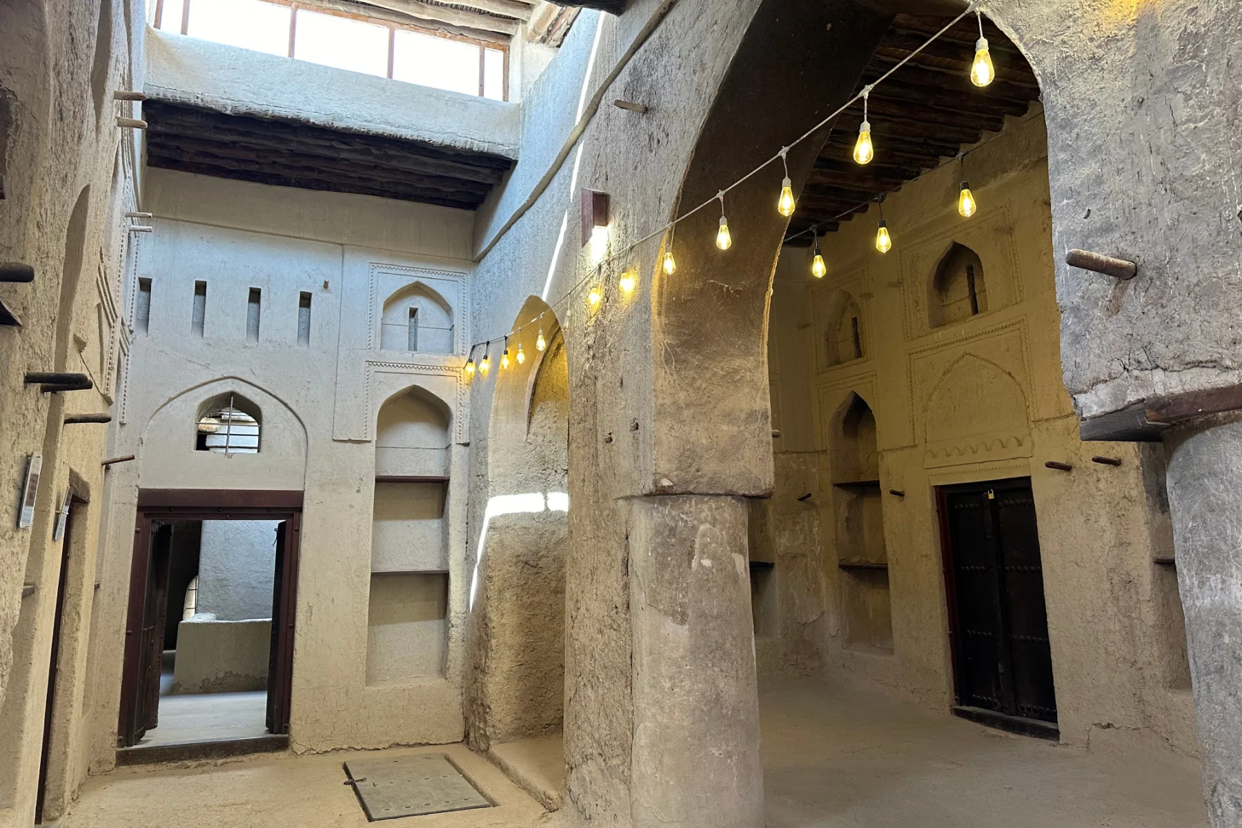 Insid Al Bait Al Hadeeth - the fort's modern house - there are rooms demonstrating Omani design with high ceilings and decorative niches in the walls